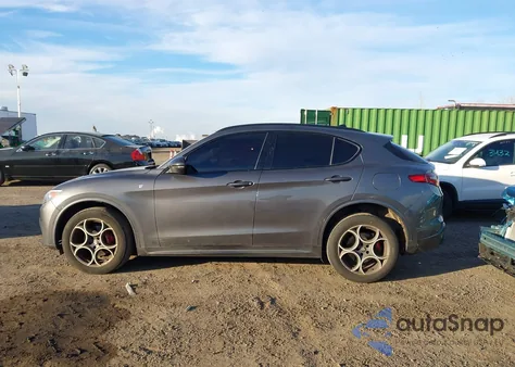 2022 Alfa Romeo Stelvio Ti Awd z USA, uszkodzony, nr VIN ZASPAKBN0N7D37161
